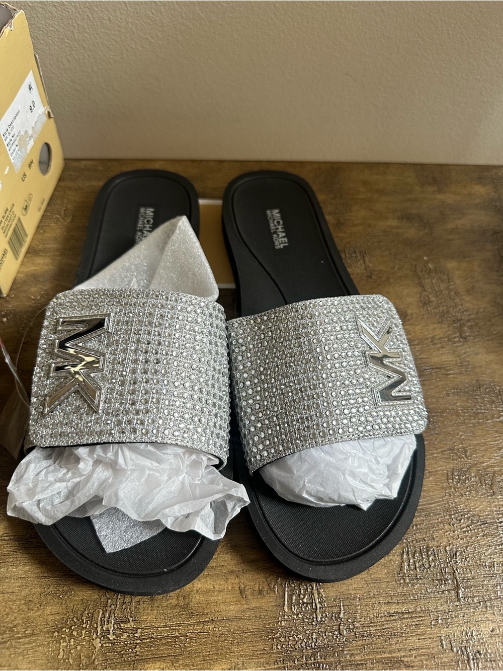 Michael Kors Silver Crystal MK
GLITTER CHAIN MK Slide Sandal